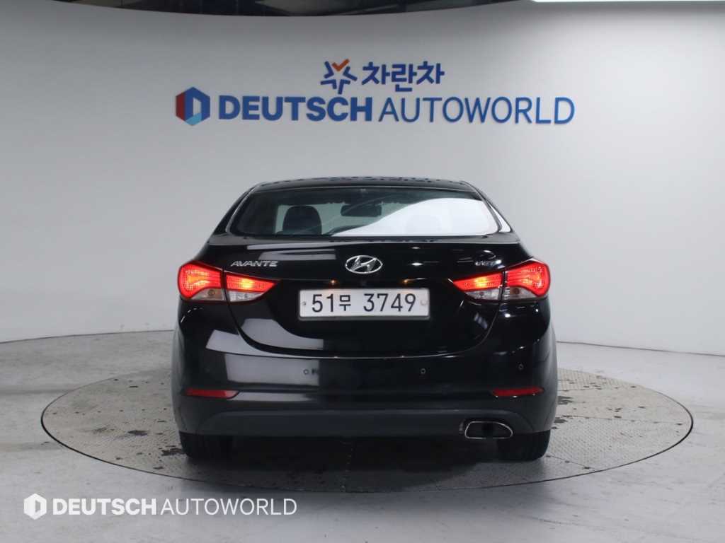 HYUNDAI Avante - Vista 4