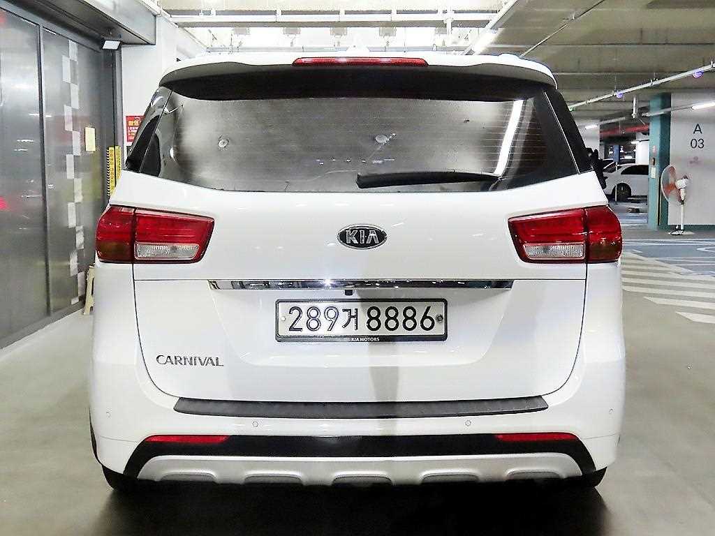 KIA Carnival - Vista 5