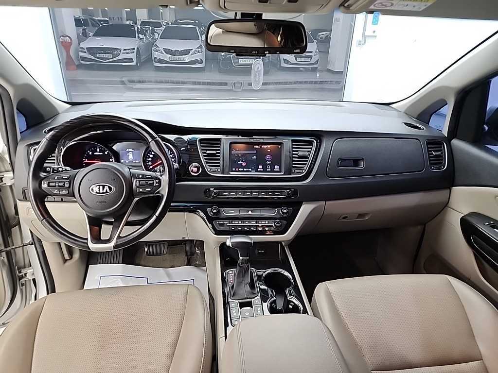 KIA Carnival - Vista 7