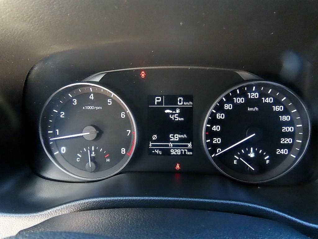 HYUNDAI Avante - Vista 9