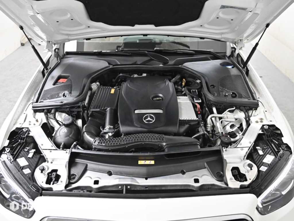 Mercedes Benz E class - Vista 6