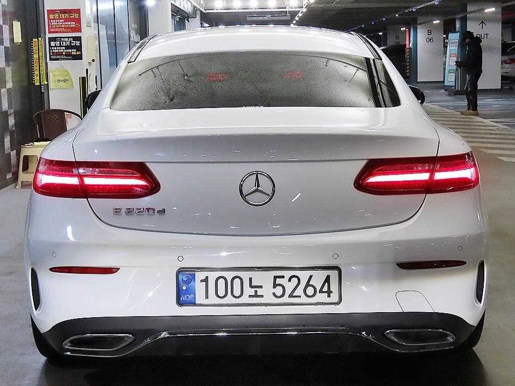 Mercedes Benz E class - Vista 5