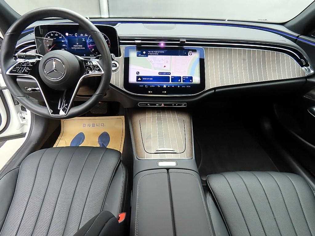 Mercedes Benz E class - Vista 7