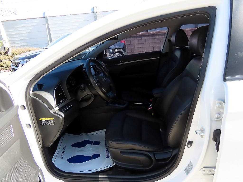 HYUNDAI Avante - Vista 5