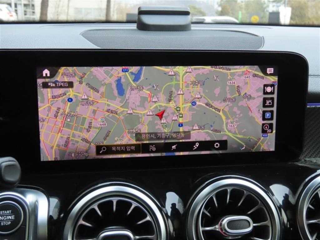 Mercedes Benz GLB Class - Vista 9