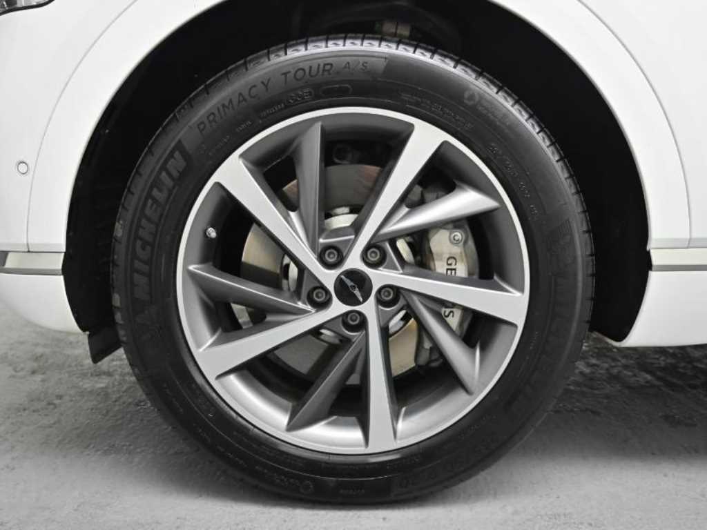 Genesis GV80 - Vista 5