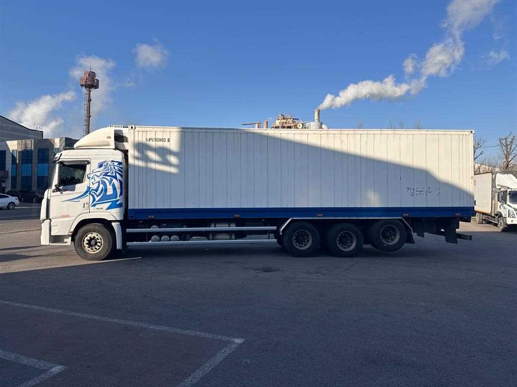 medium and large cargo truck - Vista 4