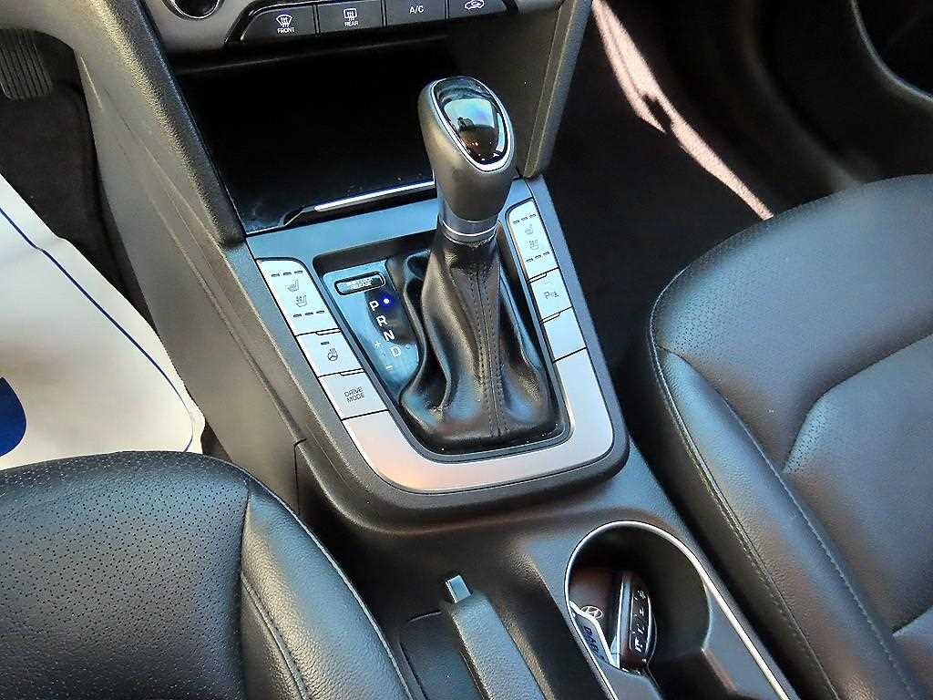 HYUNDAI Avante - Vista 10