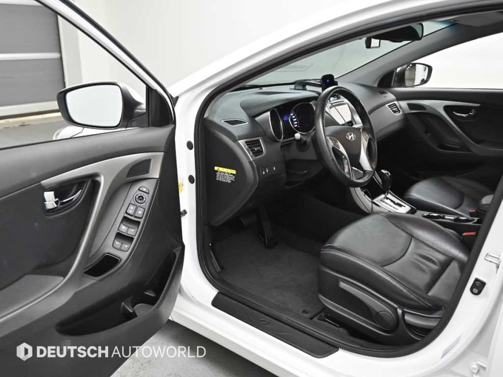 HYUNDAI Avante - Vista 11