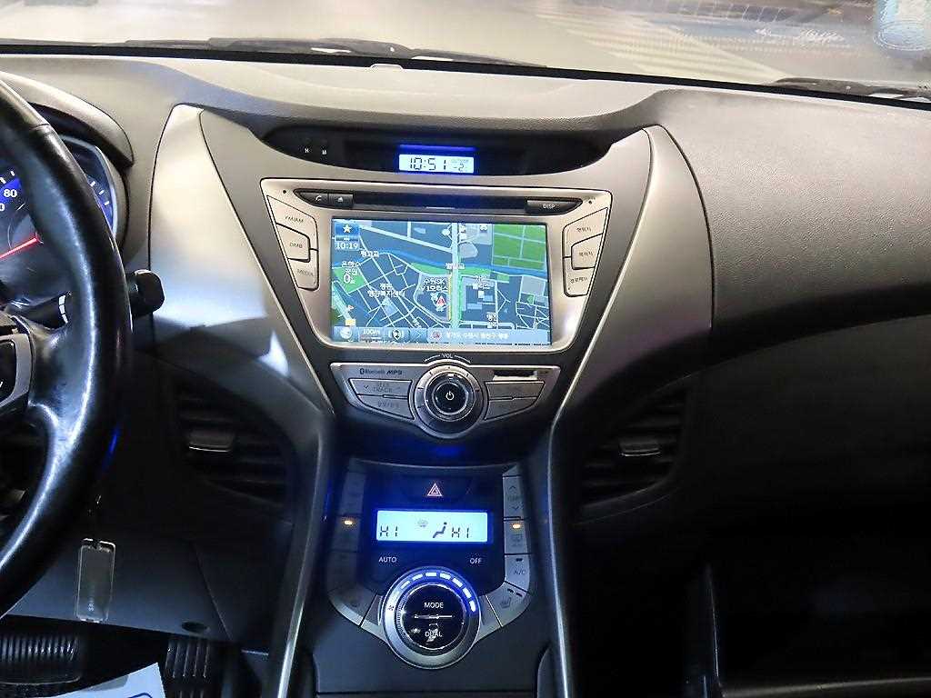 HYUNDAI Avante - Vista 11