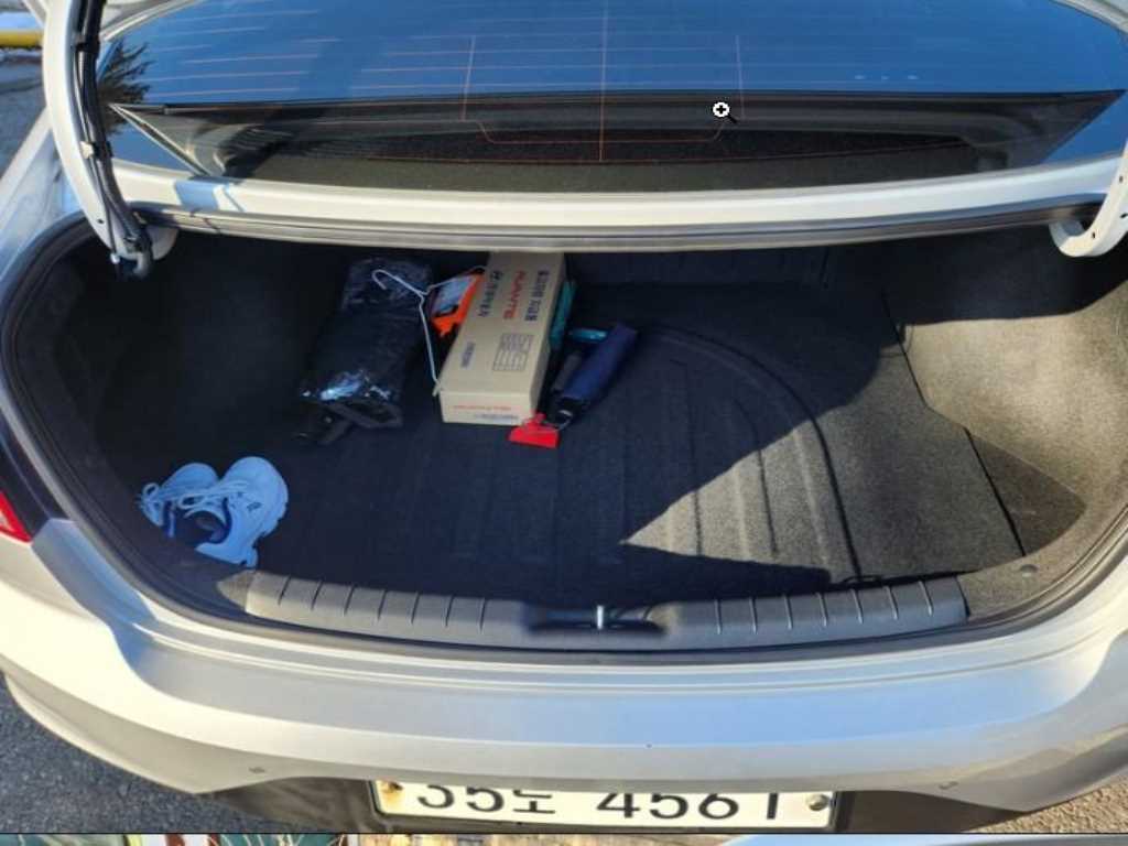 HYUNDAI Avante - Vista 5