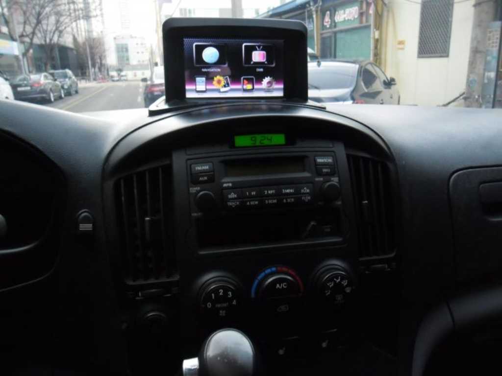 HYUNDAI Starex - Vista 8