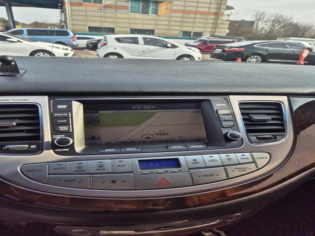HYUNDAI Genesis - Vista 8