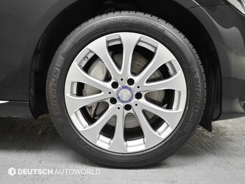 Mercedes Benz E class - Vista 5