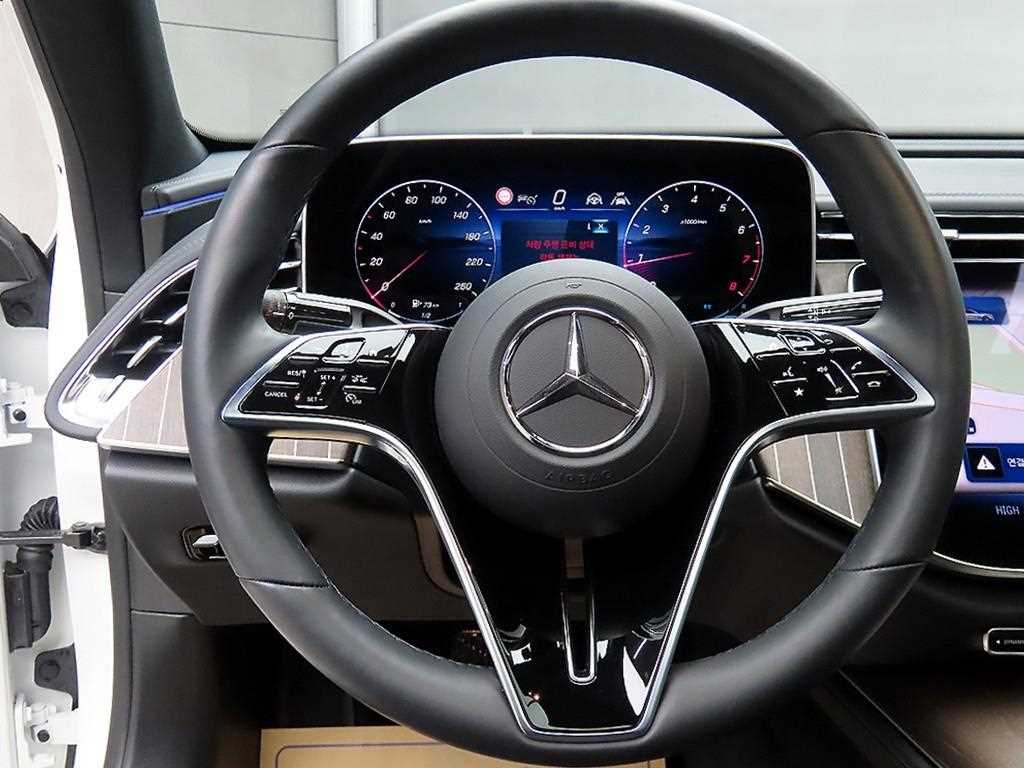 Mercedes Benz E class - Vista 9