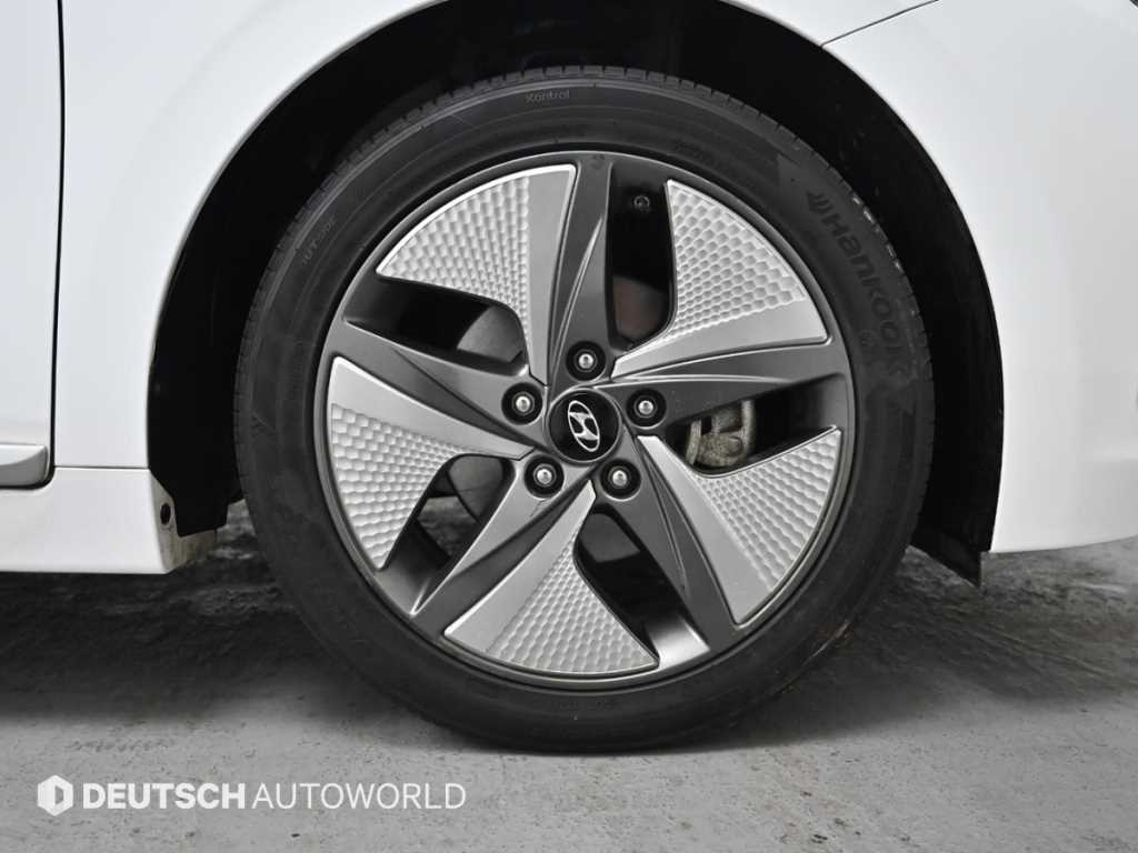 HYUNDAI Ioniq - Vista 5