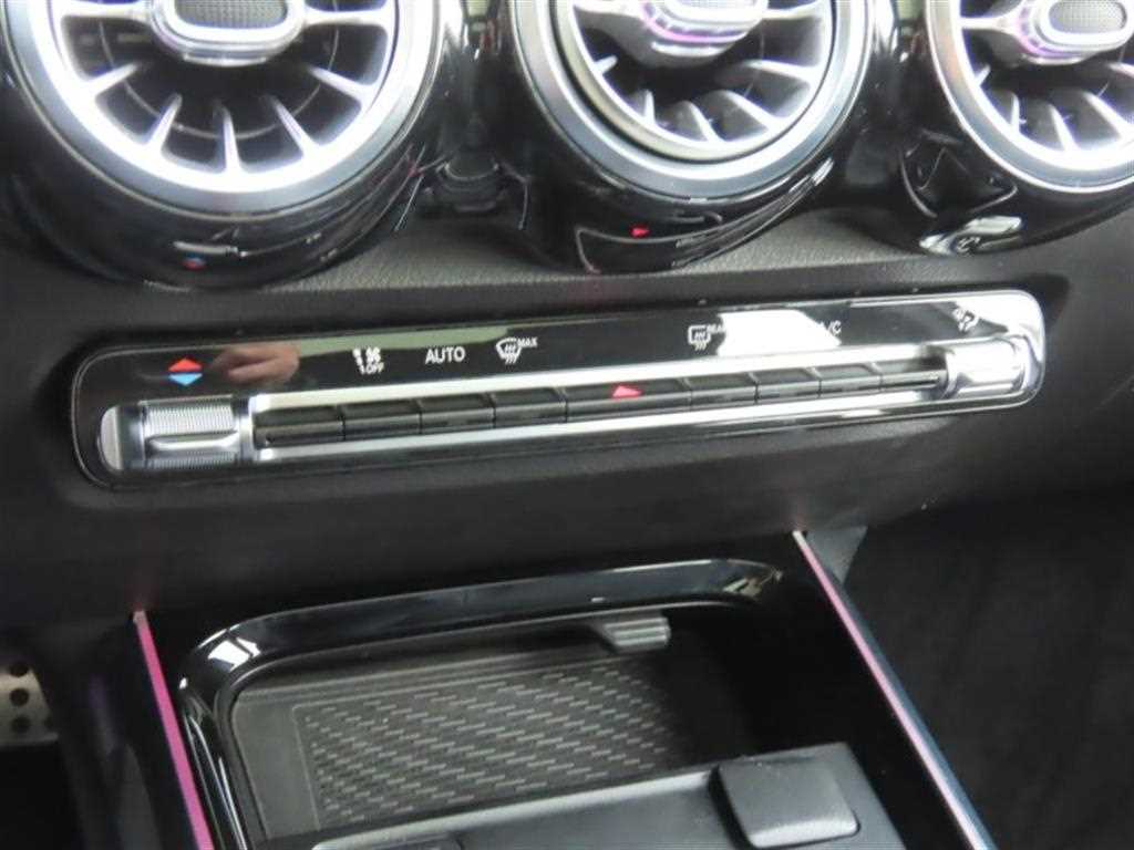 Mercedes Benz GLB Class - Vista 8