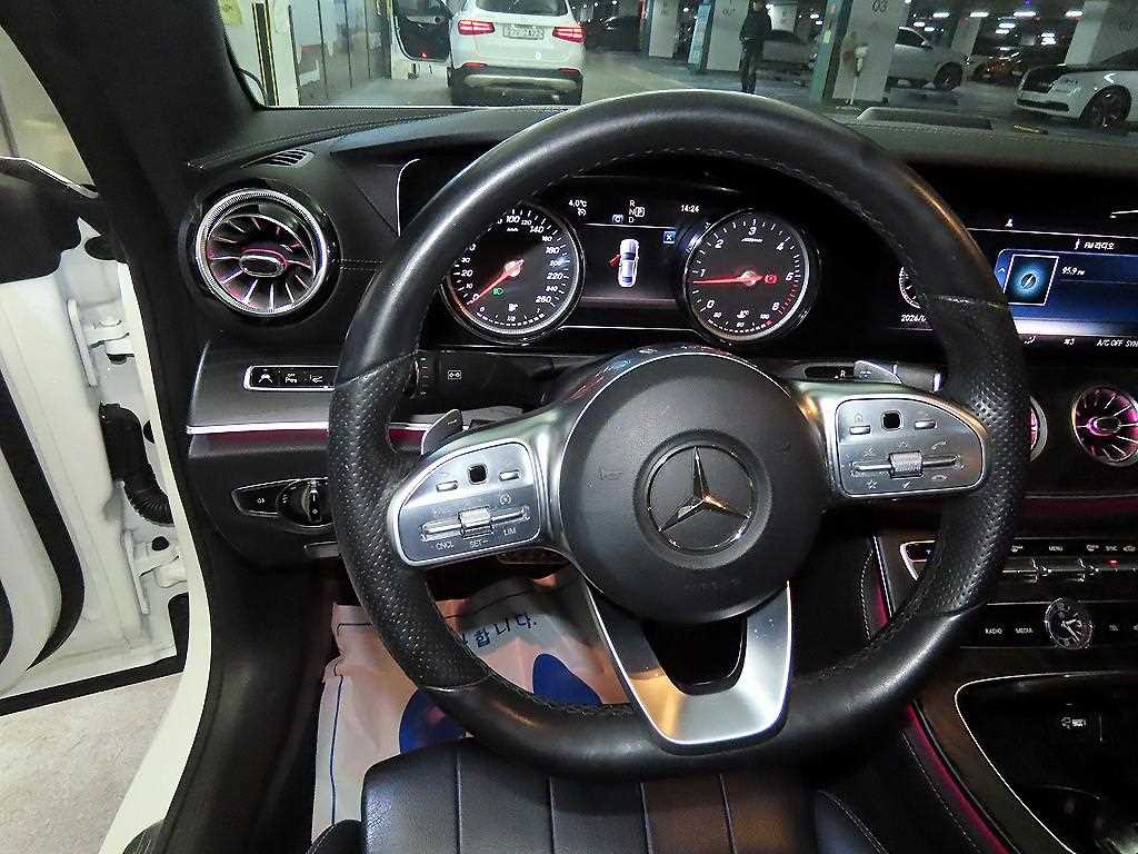 Mercedes Benz E class - Vista 8