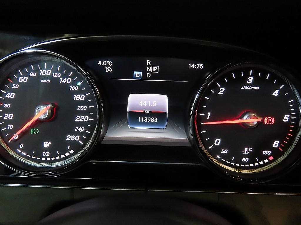 Mercedes Benz E class - Vista 9