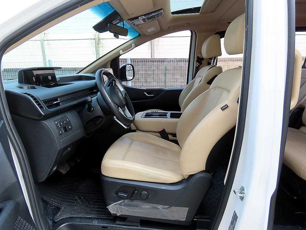 HYUNDAI Staria - Vista 5