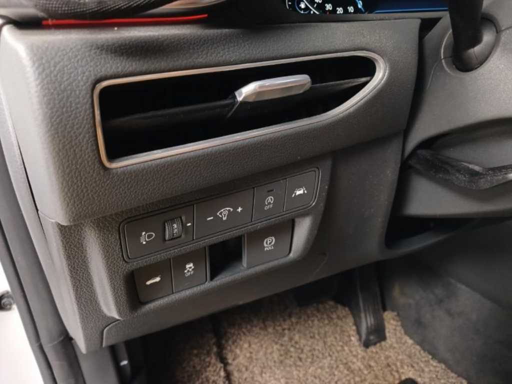 HYUNDAI Sonata - Vista 12