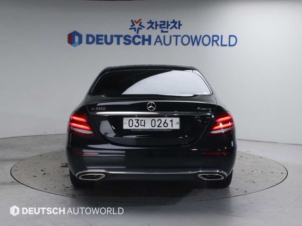 Mercedes Benz E class - Vista 4