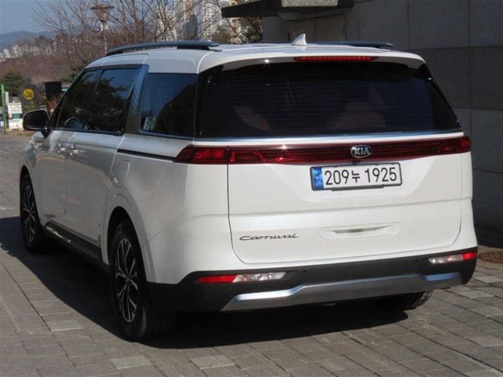 KIA Carnival - Vista 4