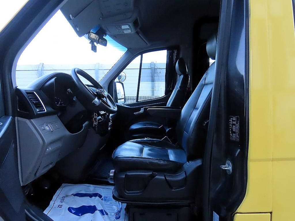 HYUNDAI Solati - Vista 5