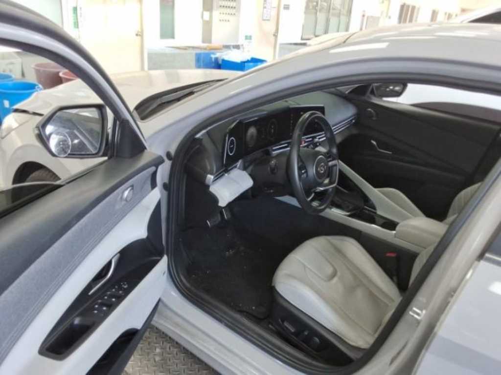 HYUNDAI Avante - Vista 8