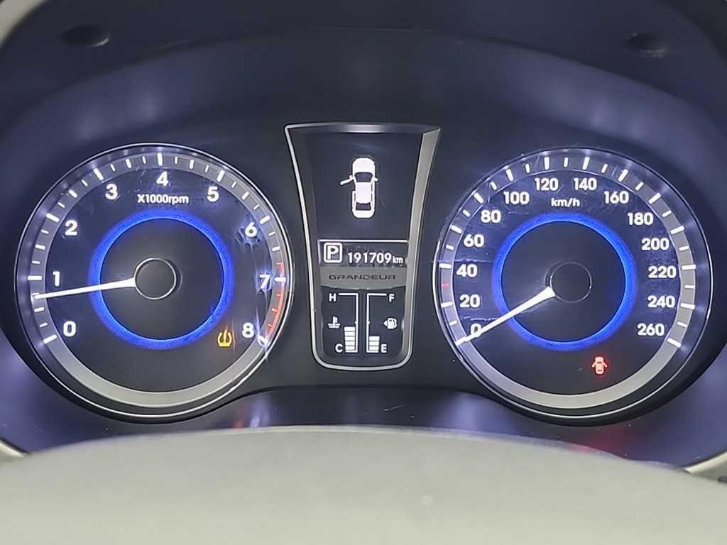 HYUNDAI Grandeur - Vista 6