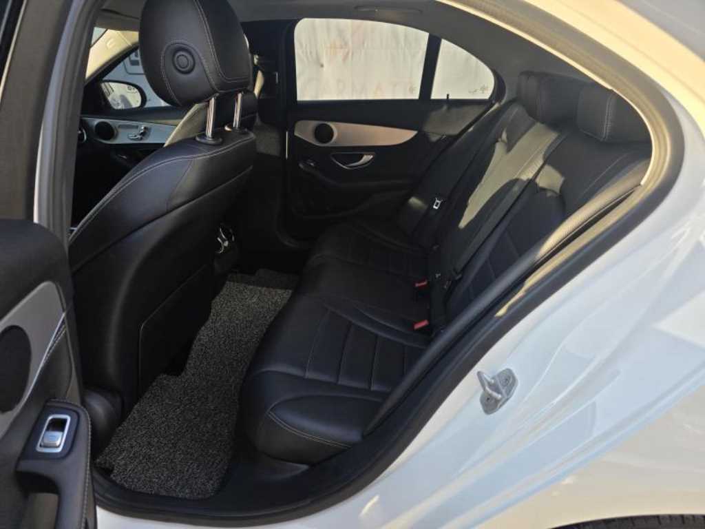 Mercedes Benz C Class - Vista 5