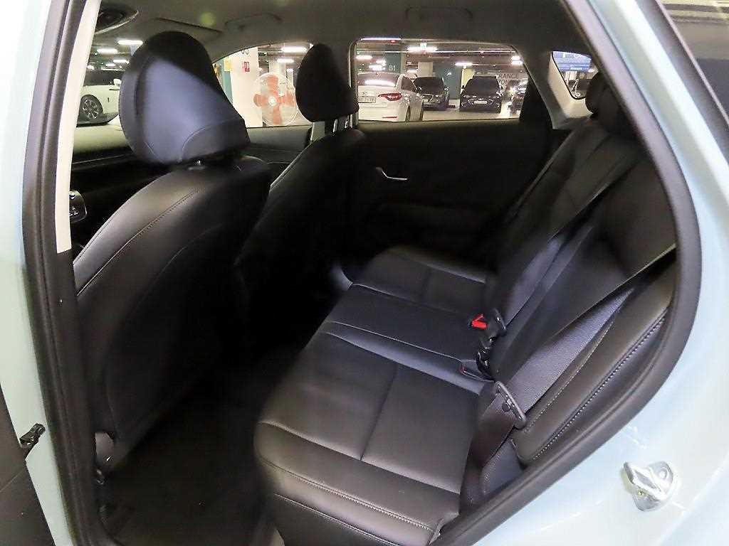 HYUNDAI Kona - Vista 7