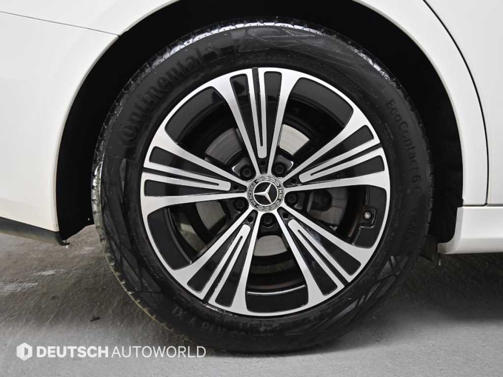 Mercedes Benz E class - Vista 5