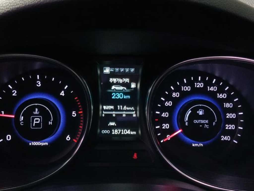 HYUNDAI Maxcruz - Vista 10