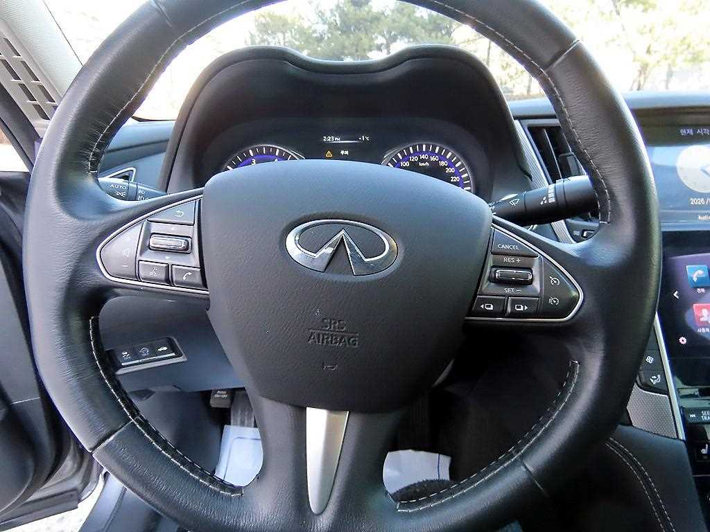 Infiniti Q - Vista 8
