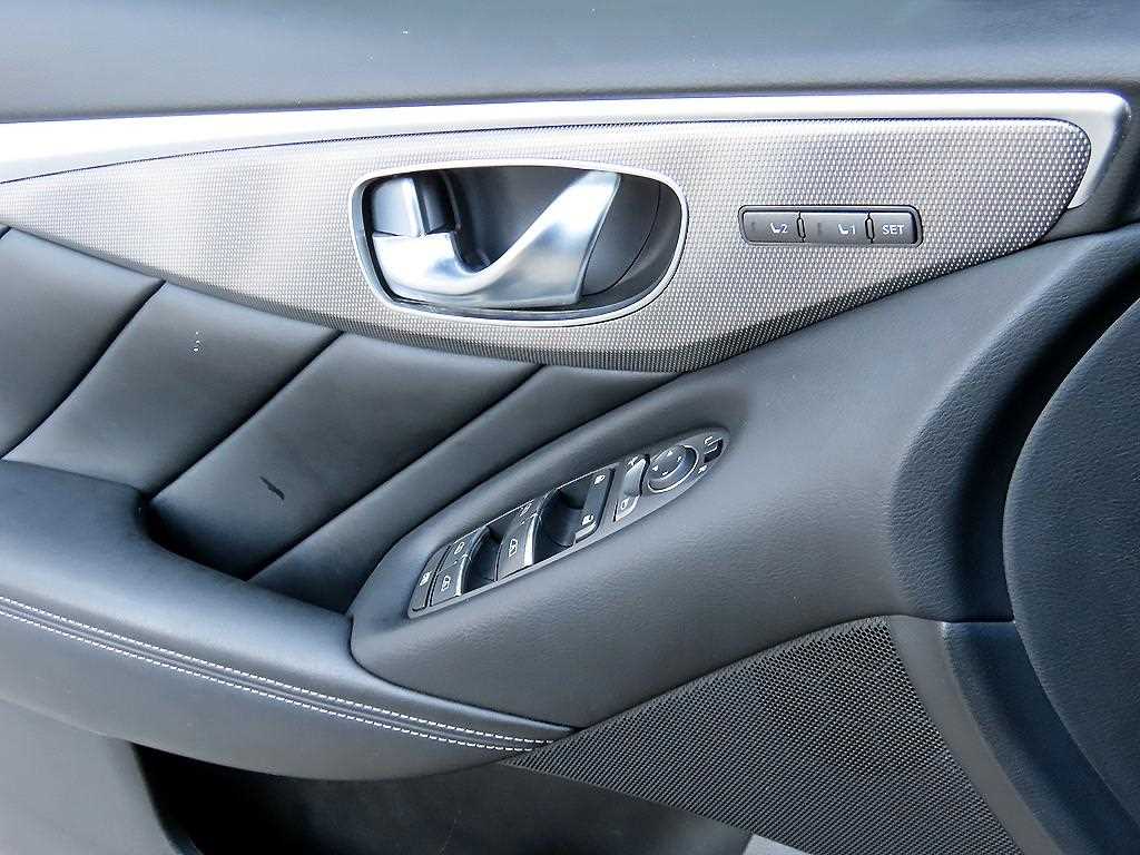 Infiniti Q - Vista 11