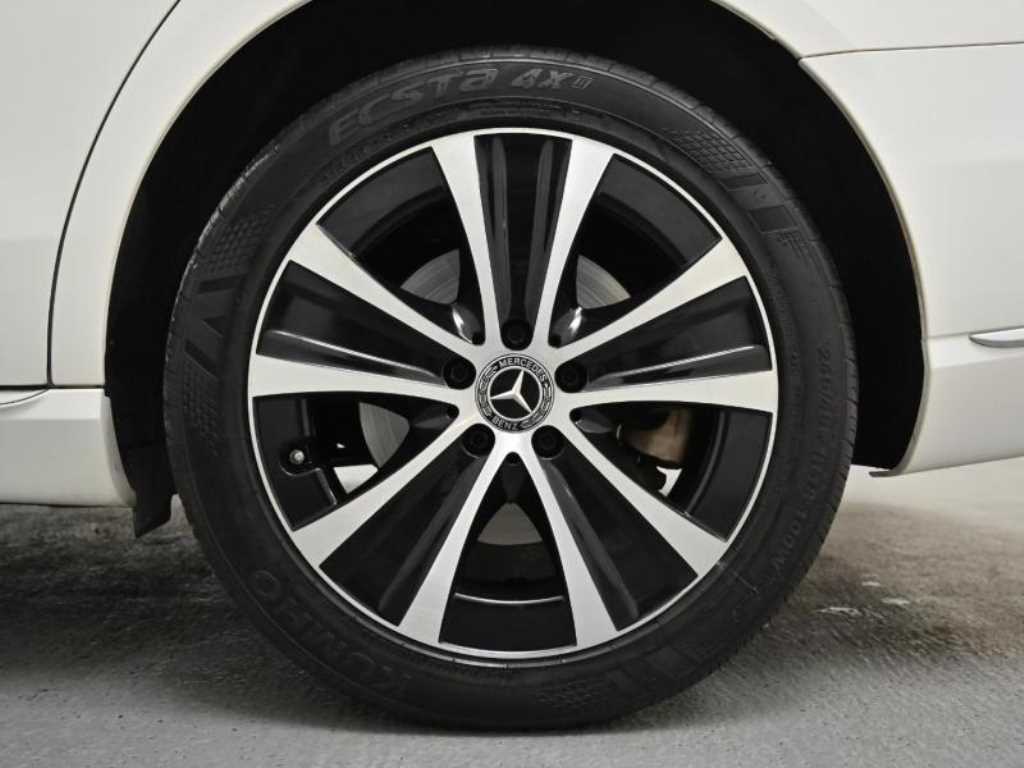 Mercedes Benz E class - Vista 5