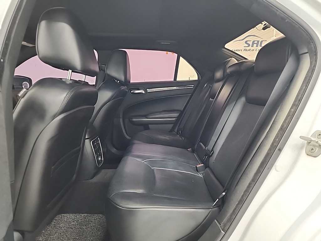 Chrysler 300C - Vista 12