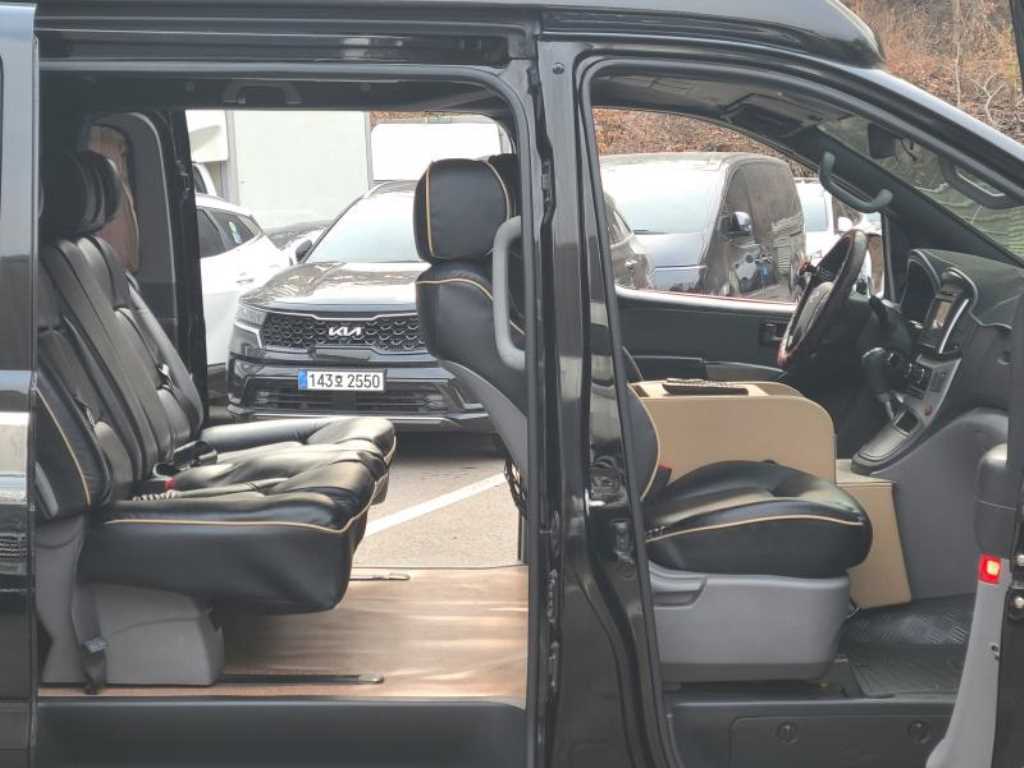 HYUNDAI Starex - Vista 6