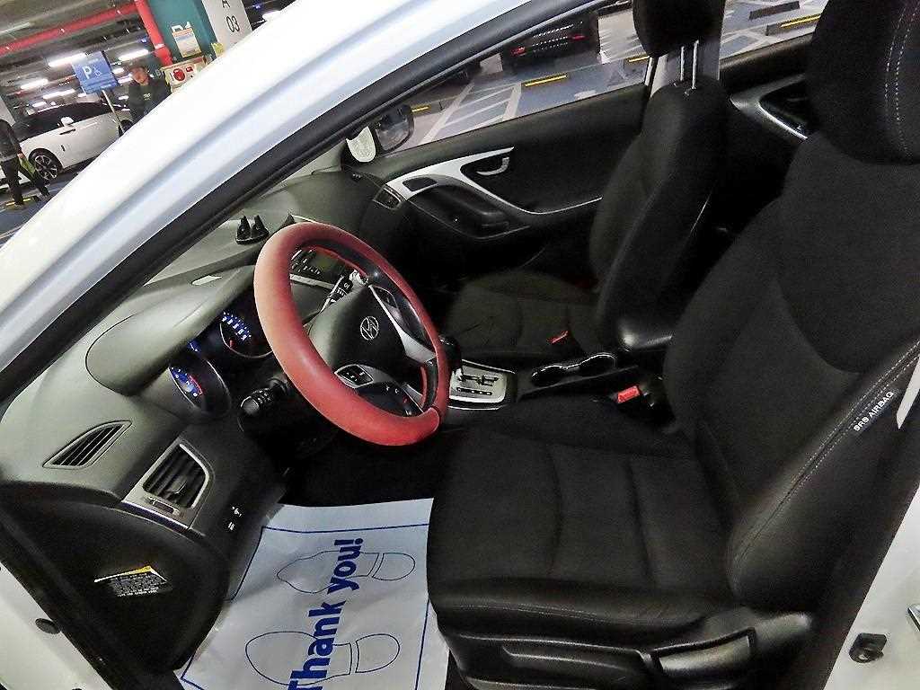 HYUNDAI Avante - Vista 6