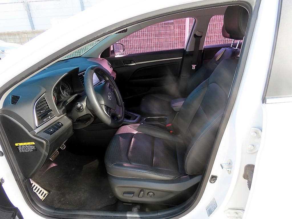 HYUNDAI Avante - Vista 5