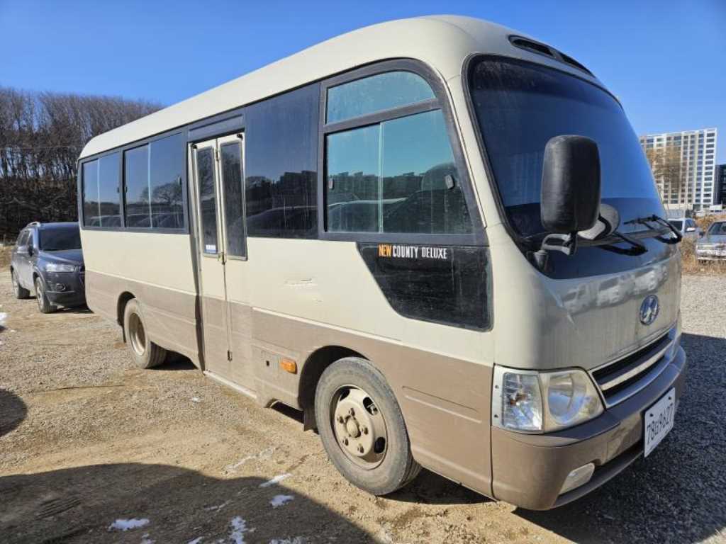 medium and large bus Hyundai bus - Vista 6