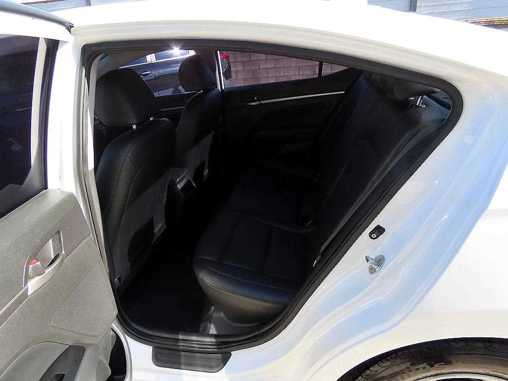 HYUNDAI Avante - Vista 6