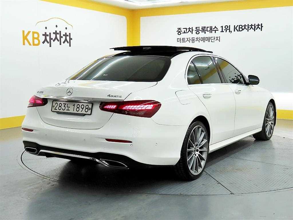 Mercedes Benz E class - Vista 4