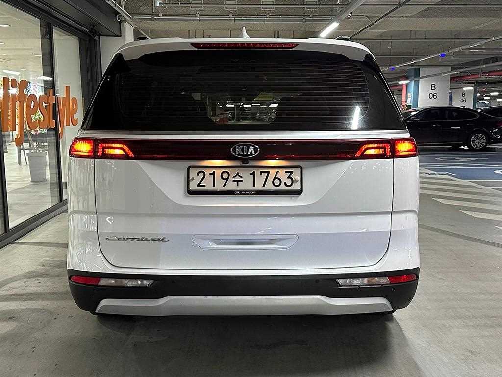 KIA Carnival - Vista 5
