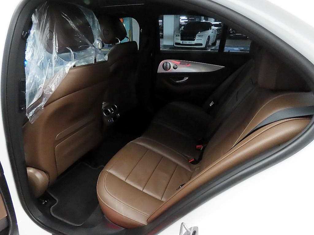 Mercedes Benz E class - Vista 7