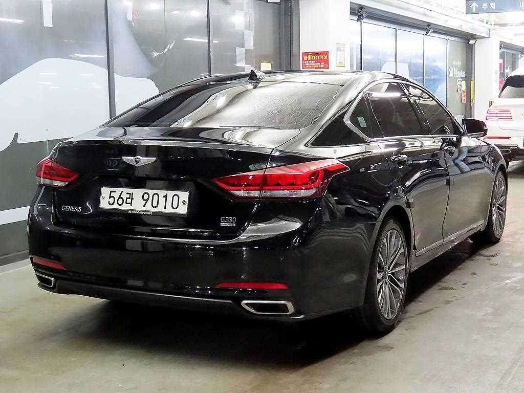 HYUNDAI Genesis - Vista 4