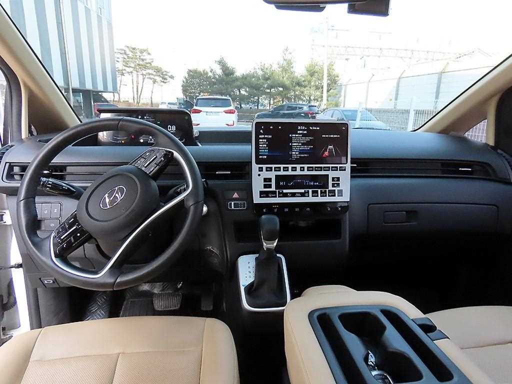 HYUNDAI Staria - Vista 8