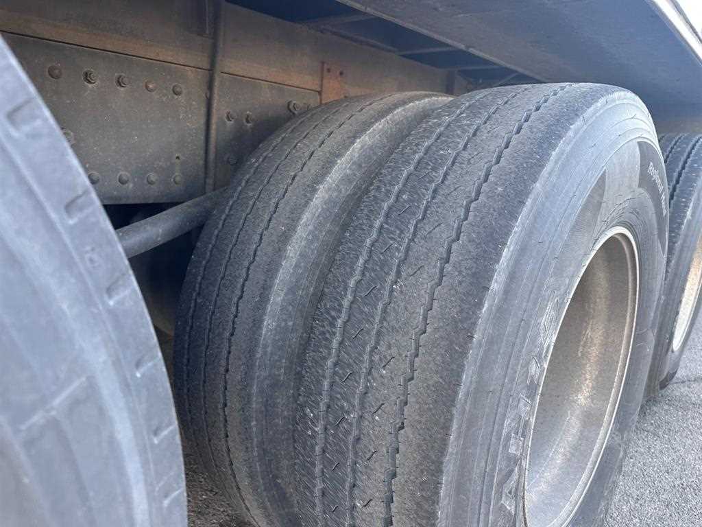 medium and large cargo truck - Vista 10