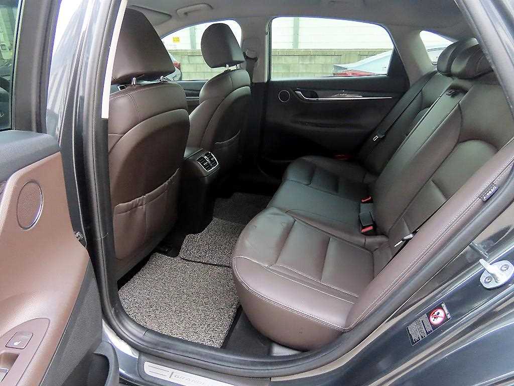 HYUNDAI Grandeur - Vista 6